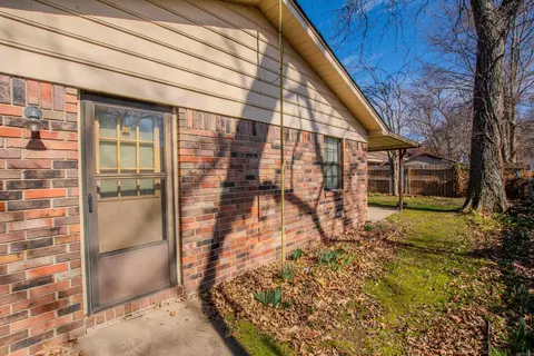 Exterior - 311 E 2nd St, Lonoke, AR 72086 photo 4 of 6