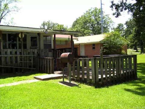 Exterior - 610 Burke St, Ashdown, AR 71822 photo 5 of 12