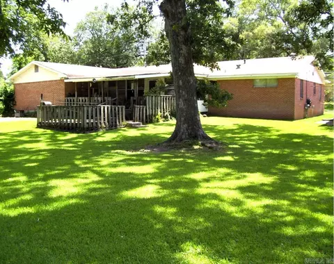 Exterior - 610 Burke St, Ashdown, AR 71822 photo 4 of 12