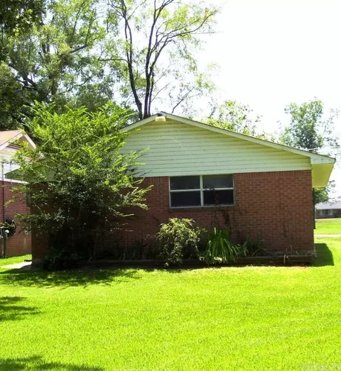Exterior - 610 Burke St, Ashdown, AR 71822 photo 2 of 12
