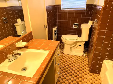 Bath - 610 Burke St, Ashdown, AR 71822 photo 1 of 6