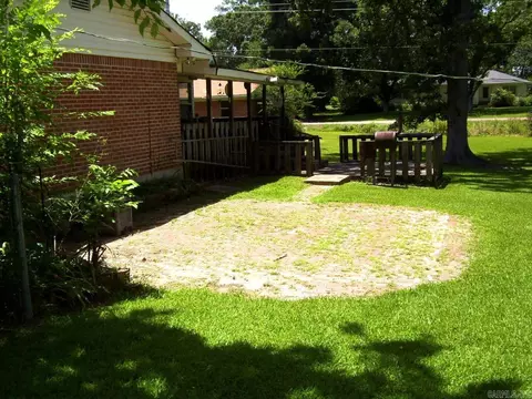 Exterior - 610 Burke St, Ashdown, AR 71822 photo 6 of 12