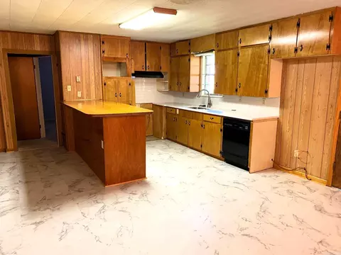 Kitchen - 610 Burke St, Ashdown, AR 71822 photo 1 of 2