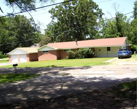 Exterior - 610 Burke St, Ashdown, AR 71822 photo 1 of 12