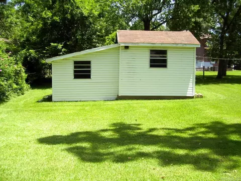 Exterior - 610 Burke St, Ashdown, AR 71822 photo 11 of 12