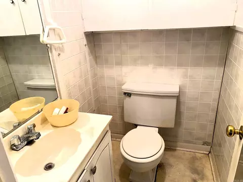 Bath - 610 Burke St, Ashdown, AR 71822 photo 3 of 6