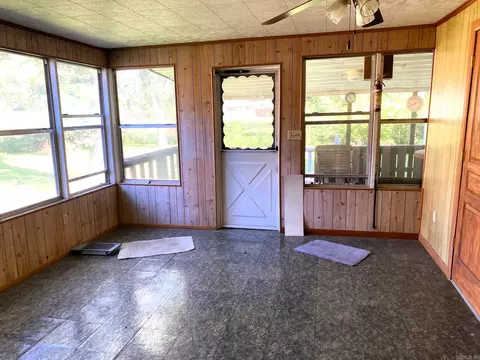 Exterior - 610 Burke St, Ashdown, AR 71822 photo 9 of 12