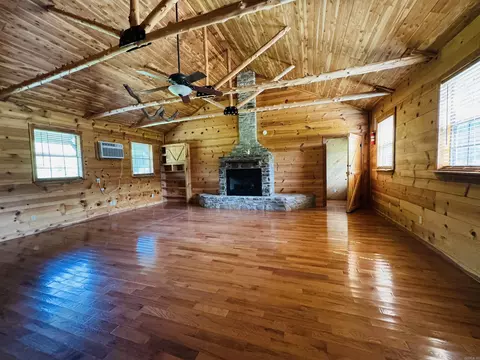 Living - 406 Cedar Ave, Mountain View, AR 72560 photo 1 of 4
