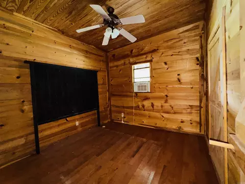 Bedroom - 406 Cedar Ave, Mountain View, AR 72560 photo 2 of 2