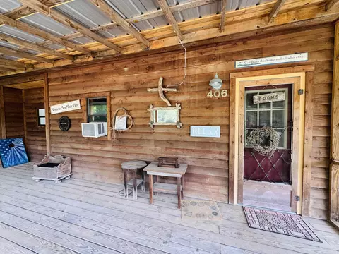 Exterior - 406 Cedar Ave, Mountain View, AR 72560 photo 10 of 11