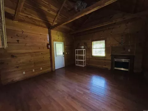Living - 406 Cedar Ave, Mountain View, AR 72560 photo 4 of 4