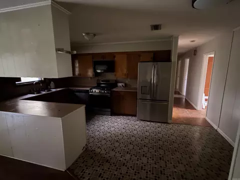 Kitchen - 2410 Sheraton Park, Pine Bluff, AR 71603 photo 3 of 3