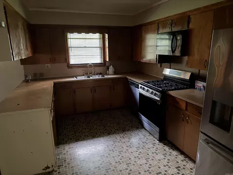 Kitchen - 2410 Sheraton Park, Pine Bluff, AR 71603 photo 1 of 3