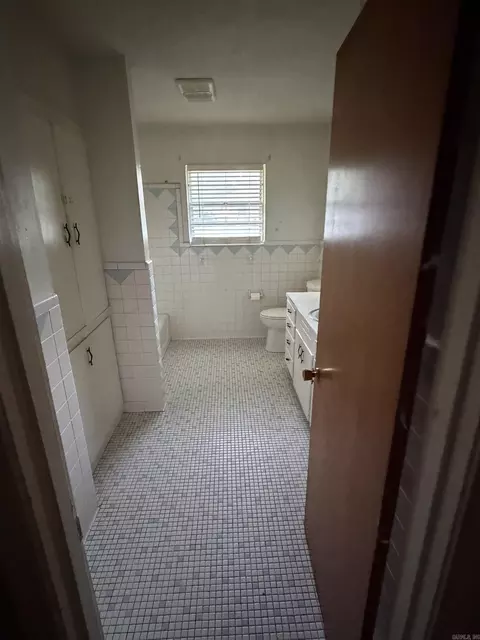 Bath - 2410 Sheraton Park, Pine Bluff, AR 71603 photo 1 of 1