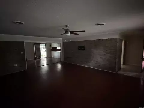 Living - 2410 Sheraton Park, Pine Bluff, AR 71603 photo 2 of 3