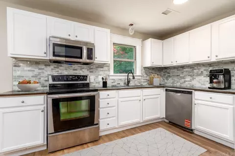 Kitchen - 4 Simmons Ln, Conway, AR 72032 photo 3 of 3