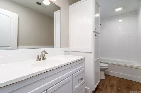 Bath - 4 Simmons Ln, Conway, AR 72032 photo 1 of 2