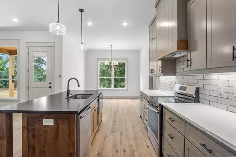 Kitchen - 31 Libra Ln, Ward, AR 72176 photo 2 of 3