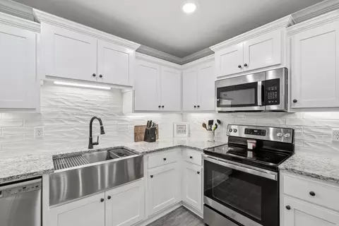 Kitchen - 13 Aberdeen Dr, Cabot, AR 72023 photo 2 of 4