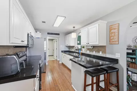 Kitchen - 1630 Hosta, Conway, AR 72034 photo 5 of 6
