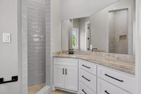 Bath - 100 Liberty Oaks Trl, Alexander, AR 72002 photo 2 of 5