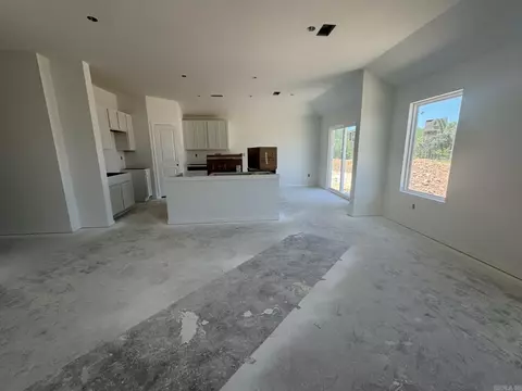 Living - 6096 Croft Ave, Benton, AR 72019 photo 1 of 2