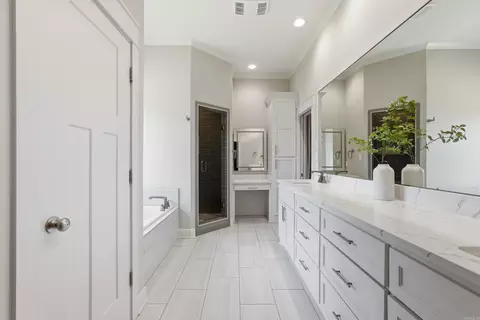 Bath - 2440 Overcup Dr, Conway, AR 72034 photo 2 of 5
