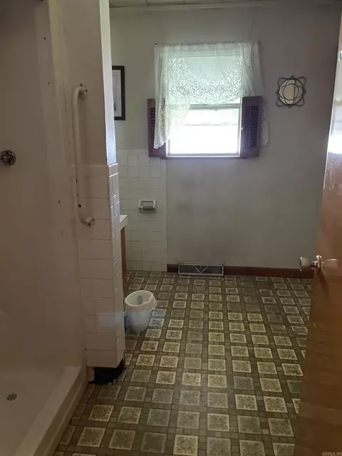 Bath - 201 W 4th St, Rector, AR 72461 photo 1 of 1
