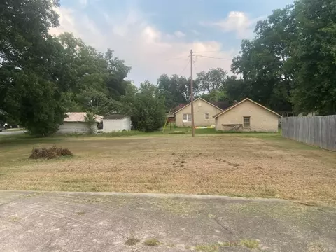Exterior - 201 W 4th St, Rector, AR 72461 photo 4 of 5