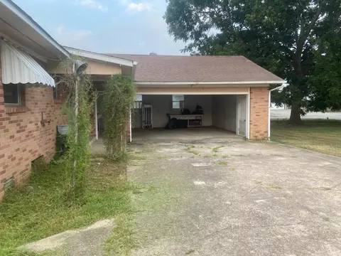 Exterior - 201 W 4th St, Rector, AR 72461 photo 2 of 5