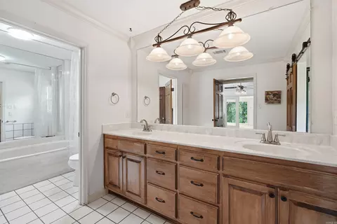 Bath - 950 Davidson Cir, Edgemont, AR 72044 photo 1 of 6