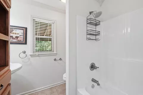 Bath - 950 Davidson Cir, Edgemont, AR 72044 photo 5 of 6