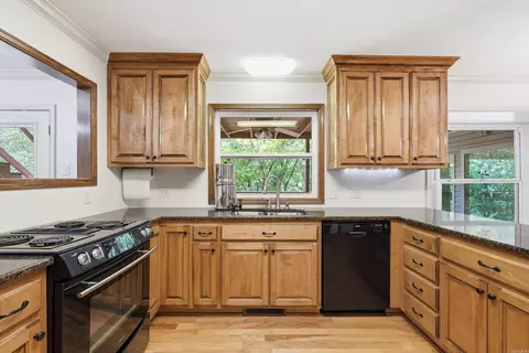 Kitchen - 950 Davidson Cir, Edgemont, AR 72044 photo 2 of 5