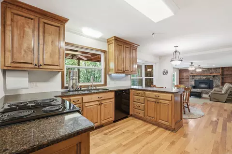 Kitchen - 950 Davidson Cir, Edgemont, AR 72044 photo 3 of 5