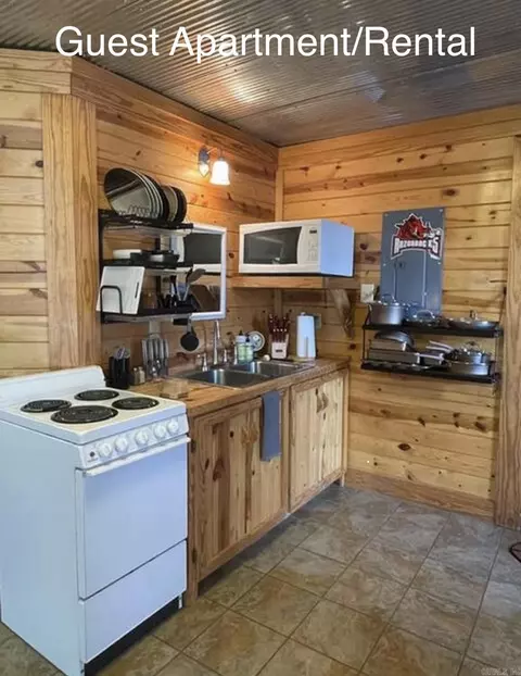 Kitchen - 950 Davidson Cir, Edgemont, AR 72044 photo 5 of 5
