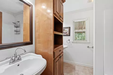 Bath - 950 Davidson Cir, Edgemont, AR 72044 photo 4 of 6