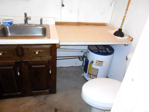 Bath - 117 Old Millwood Rd, Ashdown, AR 71822 photo 1 of 5