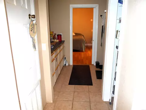 Entry Way - 117 Old Millwood Rd, Ashdown, AR 71822 photo 2 of 3