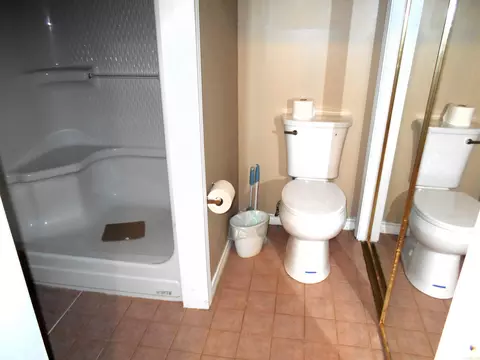 Bath - 117 Old Millwood Rd, Ashdown, AR 71822 photo 3 of 5