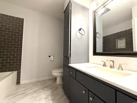 Bath - 1511 Leona Dr, Ashdown, AR 71822 photo 3 of 4