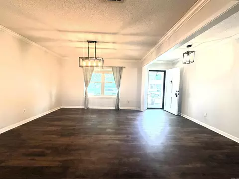 Living - 1511 Leona Dr, Ashdown, AR 71822 photo 2 of 4