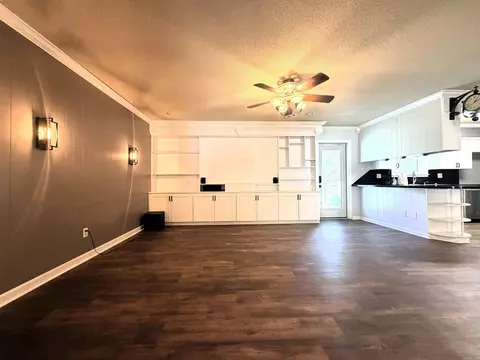 Living - 1511 Leona Dr, Ashdown, AR 71822 photo 3 of 4