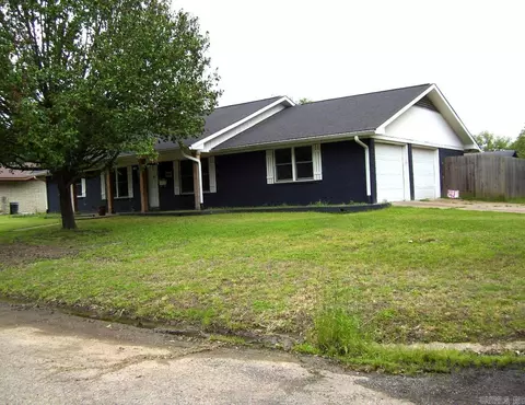 Exterior - 1511 Leona Dr, Ashdown, AR 71822 photo 2 of 4