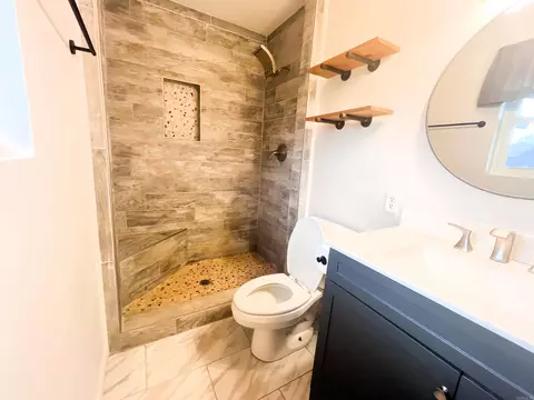 Bath - 1511 Leona Dr, Ashdown, AR 71822 photo 1 of 4