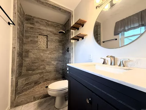 Bath - 1511 Leona Dr, Ashdown, AR 71822 photo 2 of 4