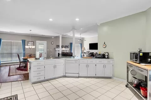 Kitchen - 504 Brandon Dr, Beebe, AR 72012 photo 5 of 6