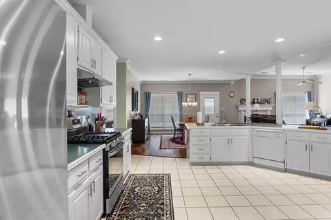 Kitchen - 504 Brandon Dr, Beebe, AR 72012 photo 6 of 6