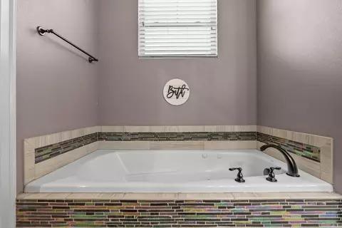 Bath - 157 Hidden Valley Dr, Conway, AR 72034 photo 2 of 8