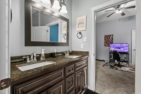 Bath - 157 Hidden Valley Dr, Conway, AR 72034 photo 6 of 8