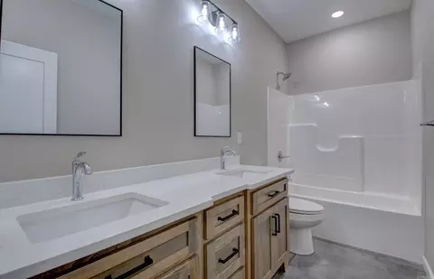 Bath - 32 Echohawk Ln, Cabot, AR 72023 photo 1 of 3